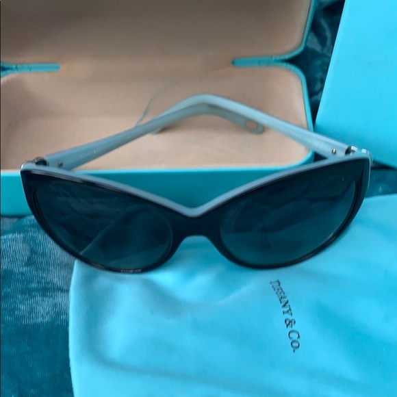 Tiffany & Co. Sunglasses with cases - Picture 2 of 7